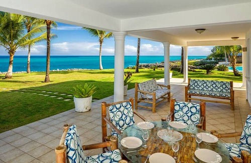Playa Chiquita Villa | Victorian-style oceanfront villa with pool, 4 bedrooms