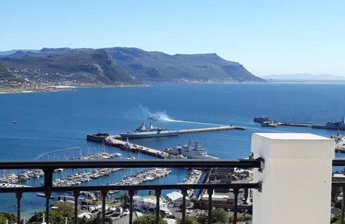 Simon's Town Apartment | Victory View above the ocean with stunning views