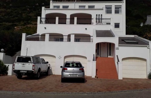 Simon's Town Apartment | Victory View above the ocean with stunning views