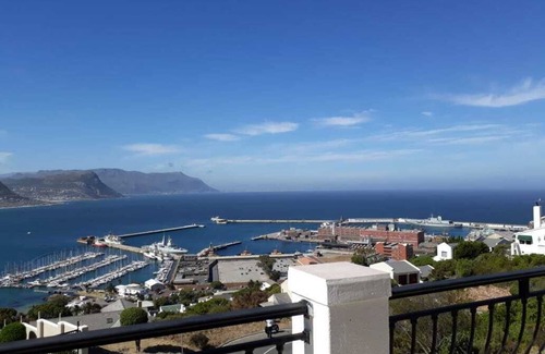 Simon's Town Apartment | Victory View above the ocean with stunning views
