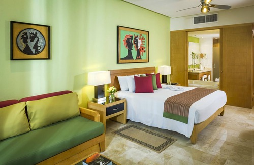 Xcaret Resort | Vidanta Grand Mayan Golf Resort Studio. 2 Adults & 2 Kids. Incredible Resort!