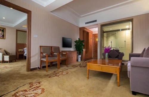 Buji Hotel | Vienna International Hotel Shenzhen Longgang Lilang