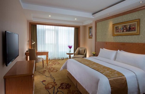 Buji Hotel | Vienna International Hotel Shenzhen Longgang Lilang