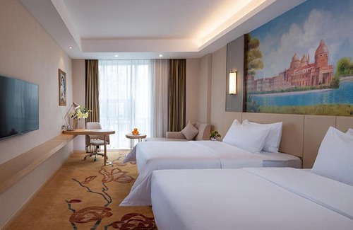 Xinxing County Hotel | Vienna International Hotel (Guangdong Yunfu Emerging New City Plaza Store)