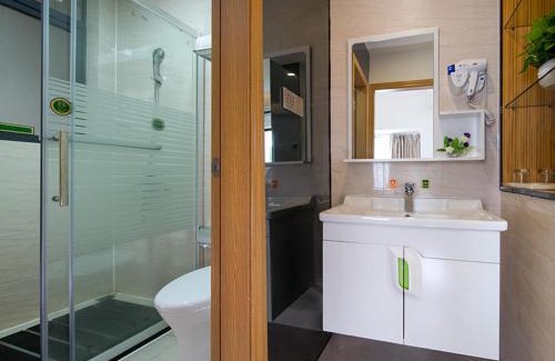 Huiyang Hotel | Vienna International Hotel Huizhou Daya Bay Century City
