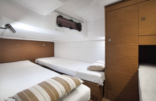 Ha Long Boat Rental | Vietyacht Marina Club - Halong Bay Cruise