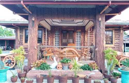 Alaminos Bed & Breakfast | Vievan's transient house