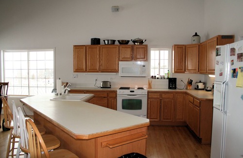 Brownstown House | View; float the Yakima River; Sleeps 8 + movable foam mattress can sleep 9.