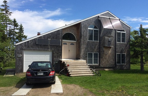 Eastport House | View Of Ocean on second story , Open Concept Living, Walk To Downtown. A/C.