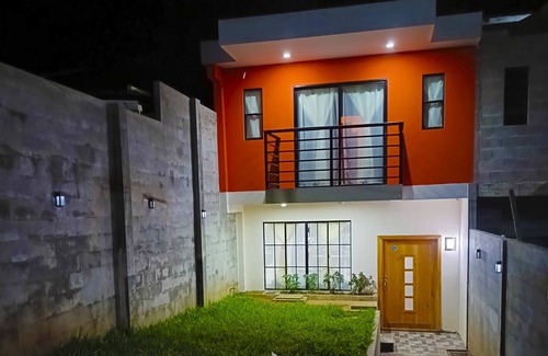 Coatepeque House | View of the Mountains | 2 Min. from the Historic Center