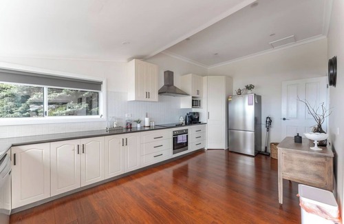 Burnie House | View Point: Ocean Views & Near CBD
