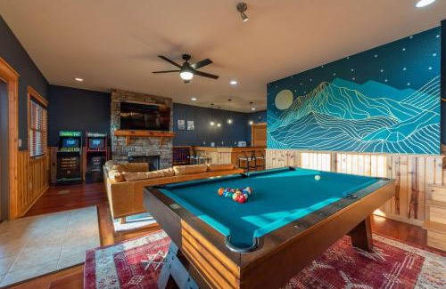 Wolf Laurel House | Views For Miles HotTub-PoolTable FirePit Remodeled