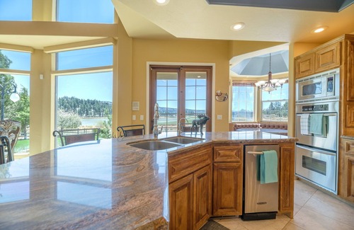 Big Bear House | *VIEWS*Gorgeous Cabin, Indoor Pool/Spa.Steam Room!