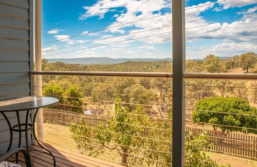 Panton Hill Apartment | Views, nature, cosy, close to wineries and hiking, campfire, dogs welcome