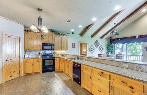 Log Cabin House | Views & Private Dock: Lakefront Eustace House!