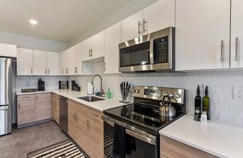 Lower Avenues Apartment | Views/TOP Floor/1Bed/1Bath/GYM/Garage Parking