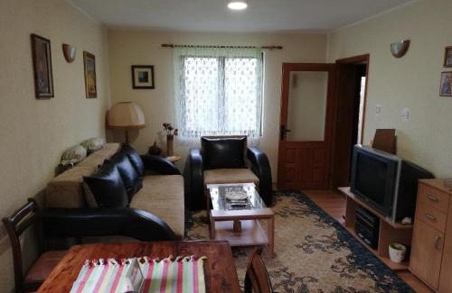 Mladenovac House | Vikend kuća Ivković