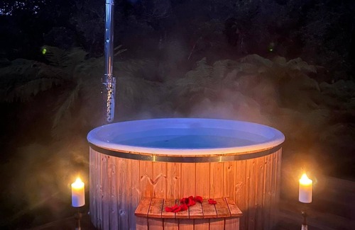 Kaiata Cabin | Viking Hut Odin Set Amid Rainforest w/Hot tub