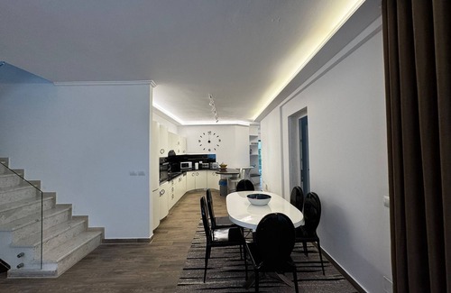 Qerek Villa | Vila 17 lura 2 gjiri lalzit