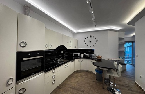 Qerek Villa | Vila 17 lura 2 gjiri lalzit