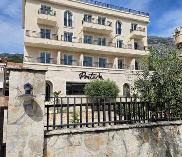 Kaluđerac Hotel | Vila Armenko