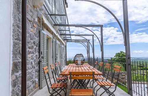 Miren-Kostanjevica Villa | Vila Brinovka