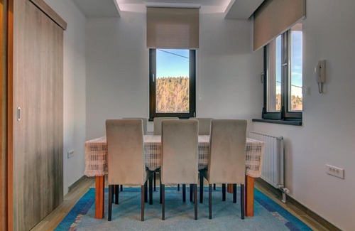 Pale Villa | Vila Danica