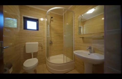 Moeciu de Sus House | Vila Green & White