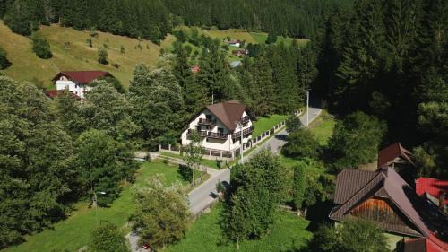 Moeciu de Sus House | Vila Green & White