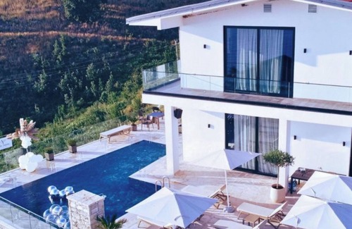 Himare Villa | Vila Infinity-Luxury Rooms