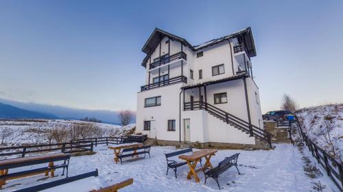 Sirnea Hotel | VILA LUCA-Hotel
