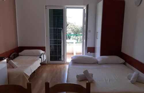 Tucepi Apartment | Vila Maslina Apartments mit Pool und Garten nahe am Strand