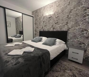 Sura Mica House | Vila Mirela