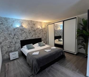 Sura Mica House | Vila Mirela