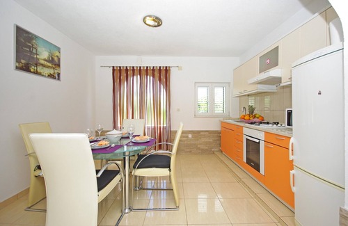 Vrgorac Villa | Vila Nova Seoska kuća sa toplim bazenom i jacuzzijem u oazi maslina i vinograda!