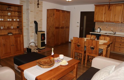 Makov Villa | Vila Pohoda - Apartmán s vonkajšou terasou a záhradou