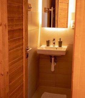 Nova Lesna House | Vila Somani