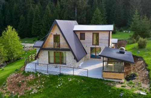 East Sarajevo Villa | Vila Suvo vrelo sa unutrašnjim bazenom i saunom Jahorina