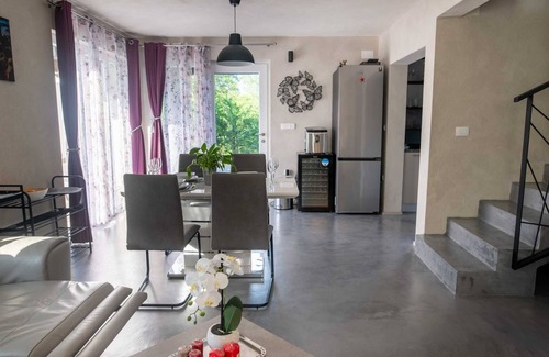 Sveti Ivan Dobrinjski Villa | Villa Lota with a heated pool, sauna & E-car charger