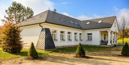 Melcice - Lieskove Apartment | Villa École