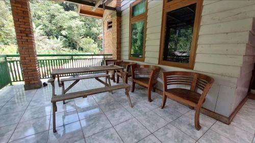 Megamendung Villa | Villa ∙ 1 bedroom ∙ 40 guests