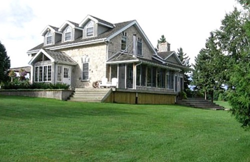 Grey Highlands Villa | Villa ∙ 1 bedroom ∙ 35 guests