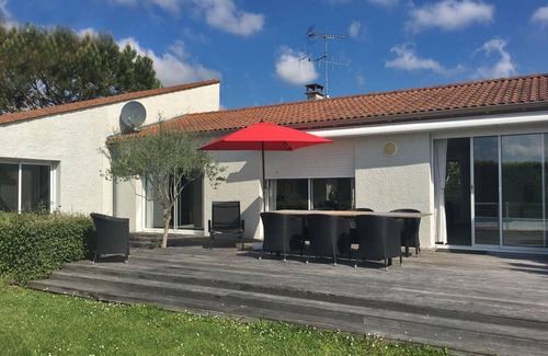 Brives-sur-Charente Villa | Villa ∙ 1 bedroom ∙ 8 guests