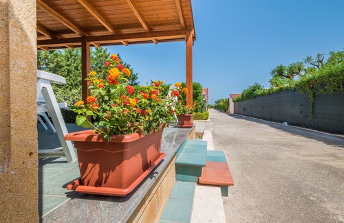 Piana Calzata Villa | villa 100 steps from the sea with private access, sleeps 6