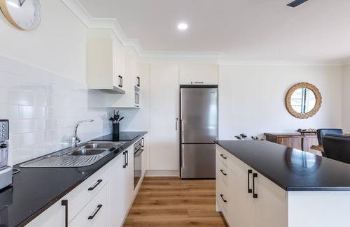 Salamander Bay Villa | Villa 121 Horizons , 37 Horizons Drive - fantastic villa on the golf course