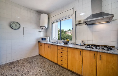 Palafolls Ski Chalet | Villa 20 pax with large private pool, garden and barbecue. Outdoor kitchen and dining room. 10 bedrooms. Free WIFI. Vivalidays Villa Genis.