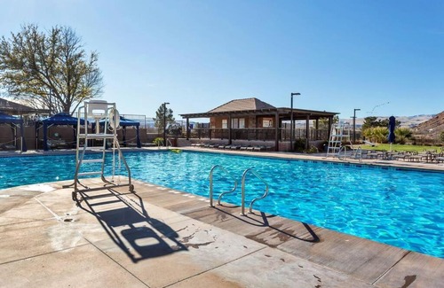 Bloomington House | Villa 29 - 4 bedroom townhome pool and hot tub