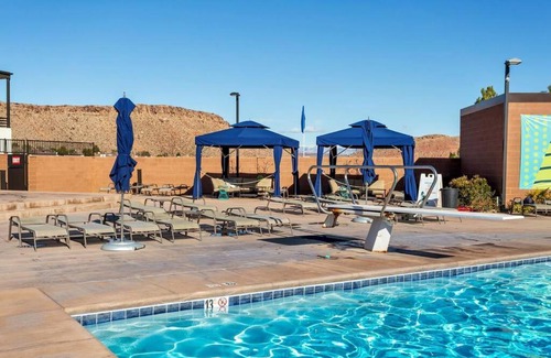 Bloomington House | Villa 29 - 4 bedroom townhome pool and hot tub