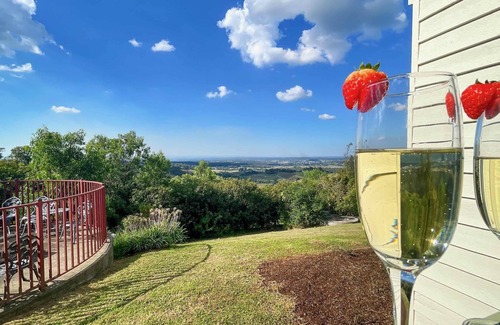 Mount View Villa | Villa 3 @ Bimbadeen Estate - Split level villa with views that stretch on forever - just for 2!
