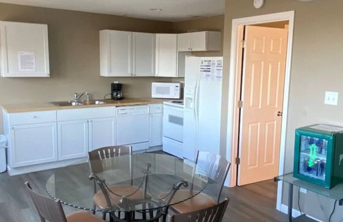 Lake of the Ozarks Apartment | Villa #3 Sleep 6-Bachelor/Bachelorette Parties!